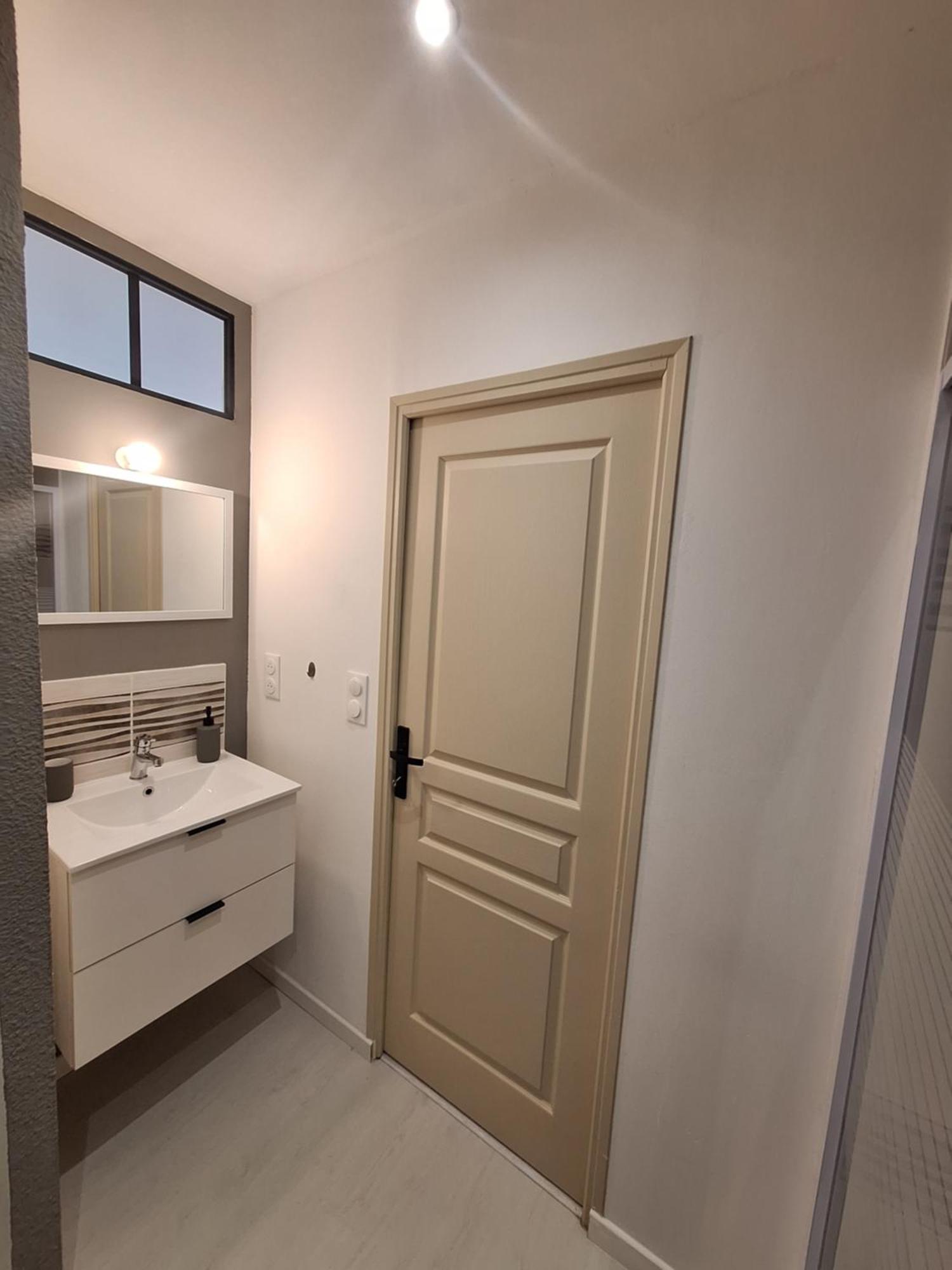 Joli T2 Renove Bord Plan D'eau